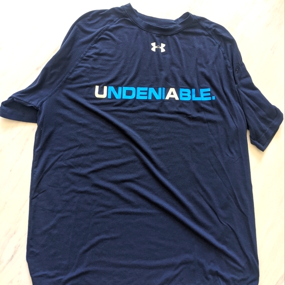 Under Armour Men's M t-shirt fits big - Picture 2 of 3